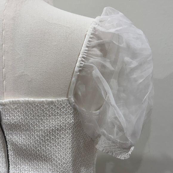 Alice + Olivia White Textured Puff Sleeve Blouse Smocked Top - Size Large - Picture 4 of 10